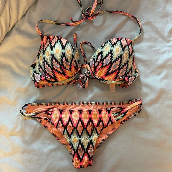 Victoria’s Secret bathing suit top and bottom - Picture 1 of 3